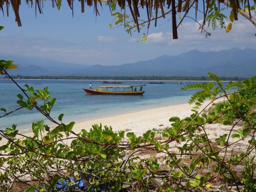 Kalinka Inn Gili Meno Exterior photo